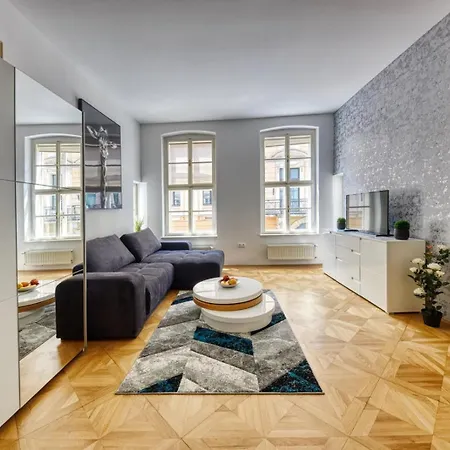 The Triple For Large Group ברטיסלאבה